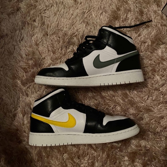 Jordan 1 - Picture 2 of 7